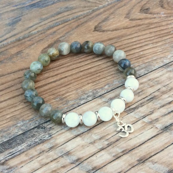 Om bracelet with Labradorite & Moonstone, meditation bracelet, healing bracelet - Picture 2 of 10